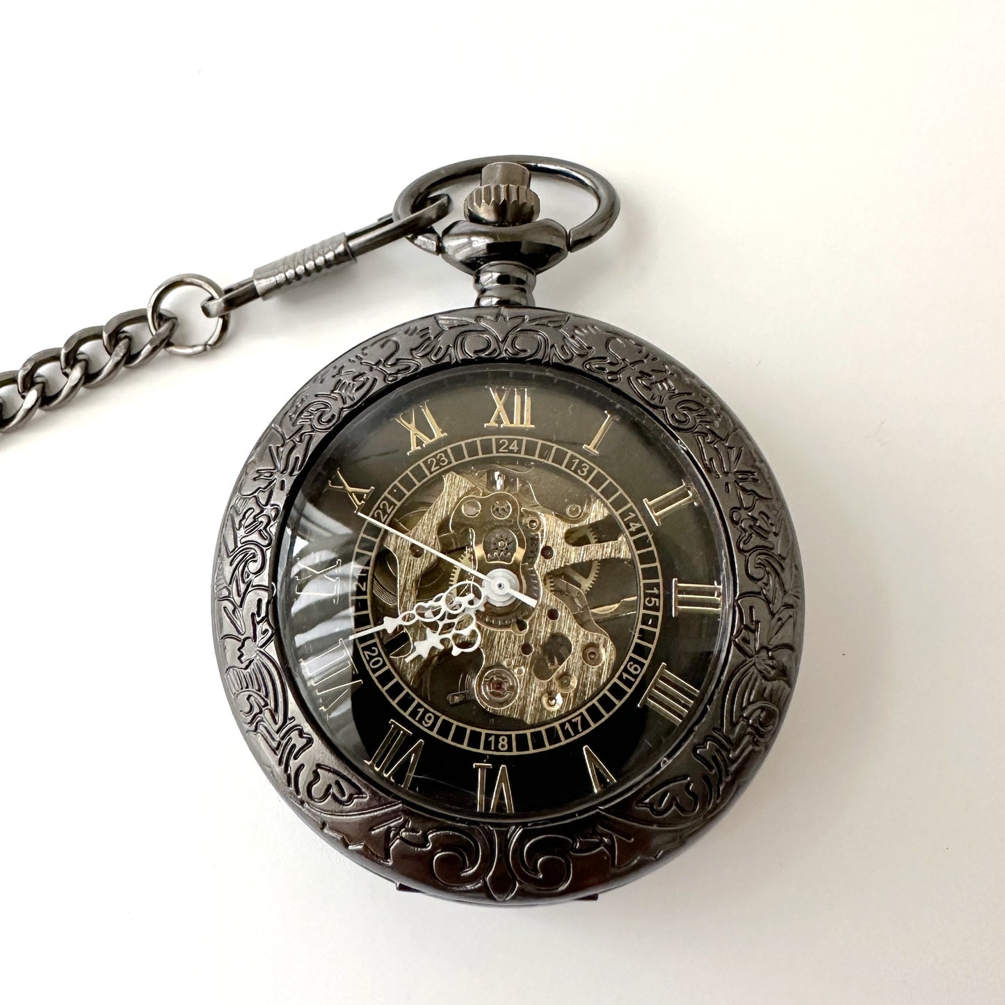 Retro Manual Mechanical Pocket Watch Mirror Hollow Flip Roman Type Black Mechanical Movement Pocket Watch, Ideal choice for Gifts