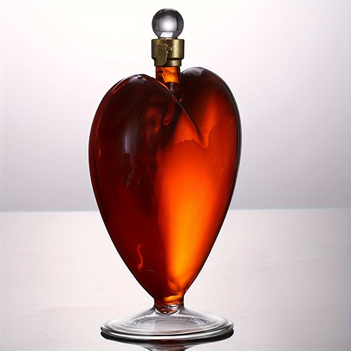 1pc Heart-shaped Decanter, 11.83oz-33.81oz Minimalist Creative Heart-shaped Decanter, Large Capacity Red Wine Decanter, Creative Love Ornament, Nis Shaped Red Wine Decanter, Lead-free Sealed Empty Wine Bottle, Glass Craft Valentine's Day Ornament